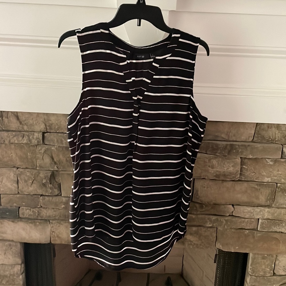 Apt. 9 tank: large